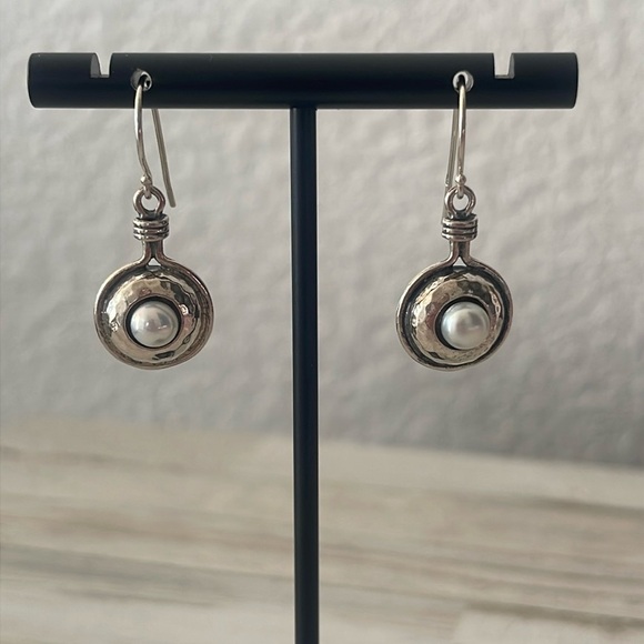 Vintage Or Paz Hammered Sterling Silver Pearl Dangle Earrings. - Picture 1 of 4